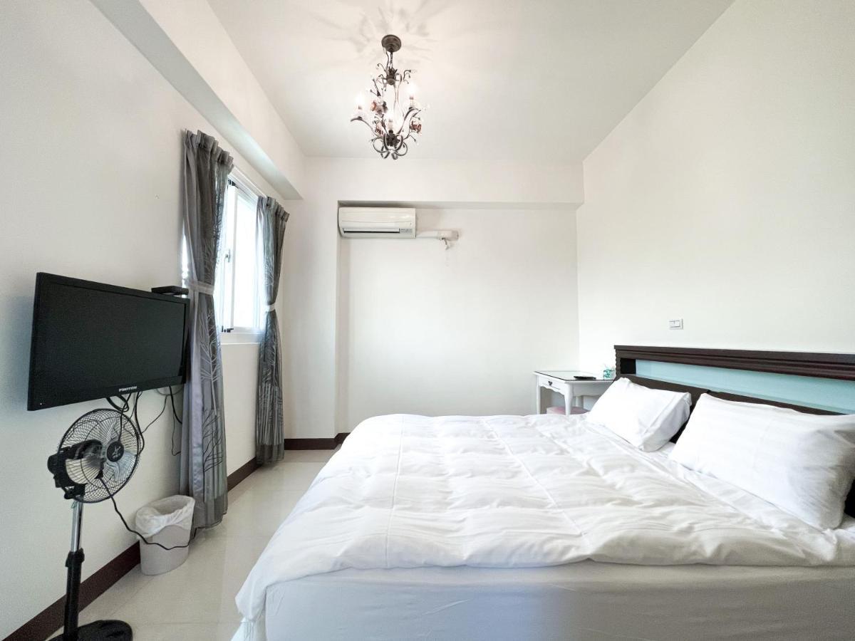 Sevilla Hostel T'ai-tung Eksteriør billede