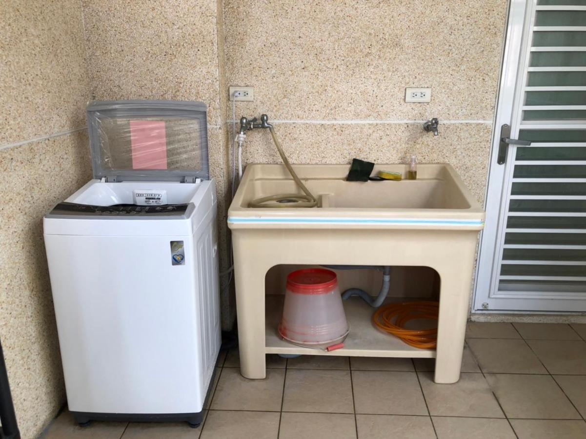 Sevilla Hostel T'ai-tung Eksteriør billede